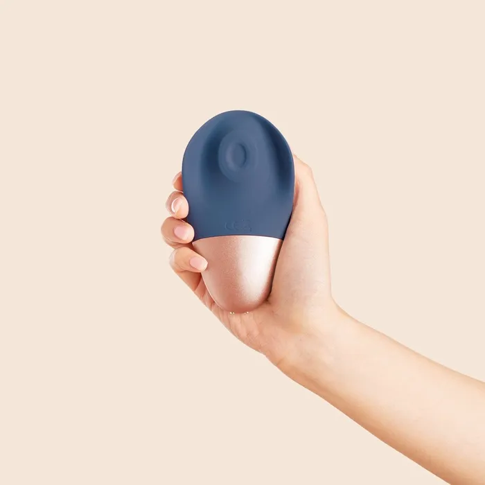 Deia The Arouser Pulsating External Stimulator Deia Female Sex Toys