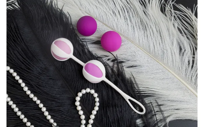 Gvibe Dildos Gvibe Geisha Balls 2 Kegel Balls Pink